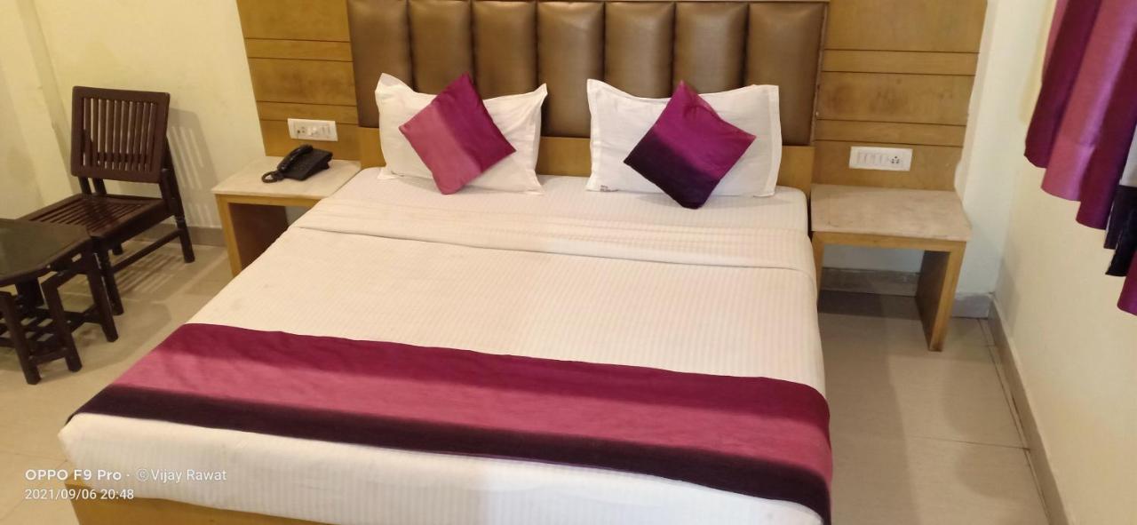 Hotel Golden Gate New Delhi Exterior photo