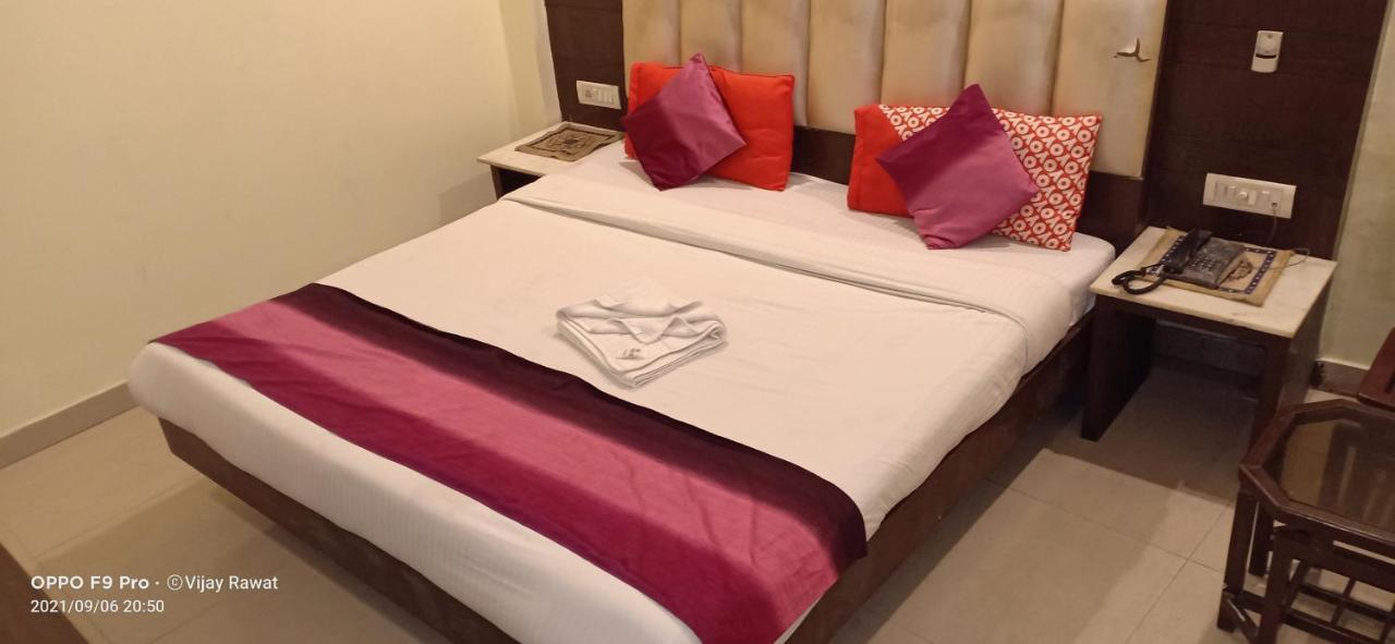 Hotel Golden Gate New Delhi Exterior photo