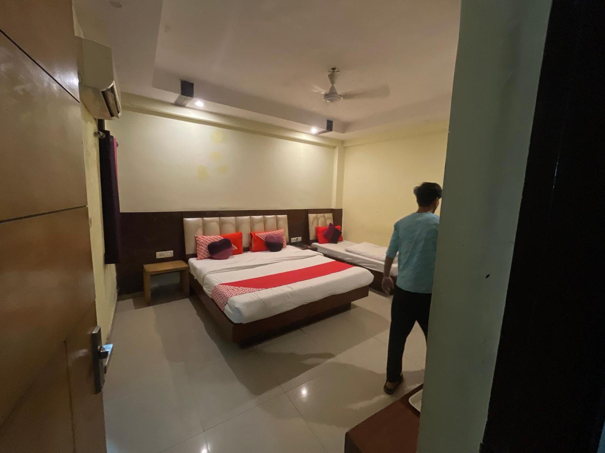 Hotel Golden Gate New Delhi Exterior photo